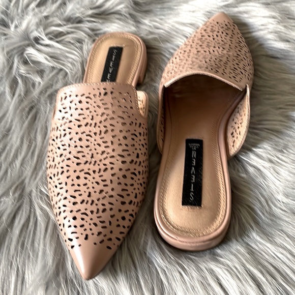 Steven by Steve Madden Pointed Toe Slip on Mule - Picture 4 of 7